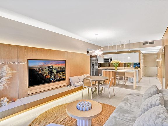 5th image of 1010 SW 2nd Ave Unit 601