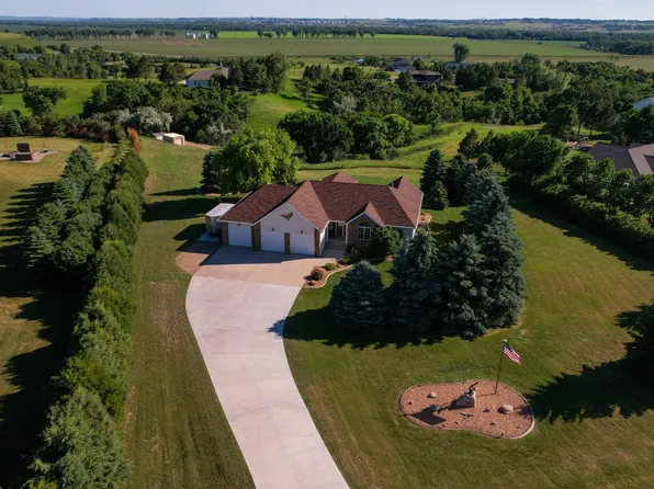 4601 Blue Spruce Rd, Bismarck, ND 58503