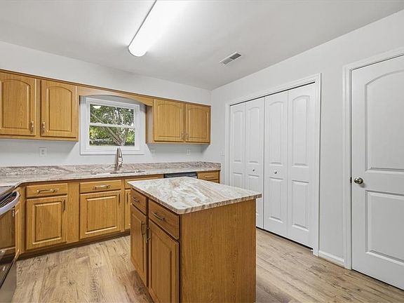 5th image of 4985 Ruth Rd
