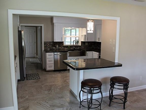 3rd image of 315 Avenue G SE