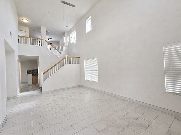 5th image of 875 Farnham Ave