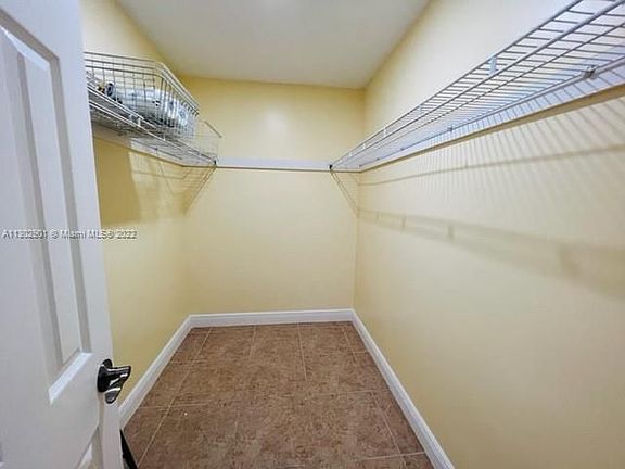 5th image of 720 SE 15th St #2R