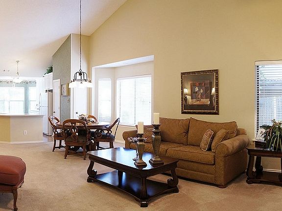 3rd image of 515 Dove Creek Pl