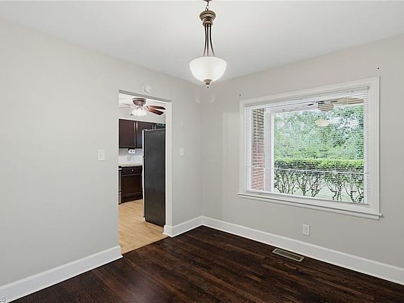 5th image of 319 Dogwood Cir