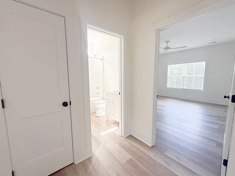 1403 Westbrook Cir — Photo 20