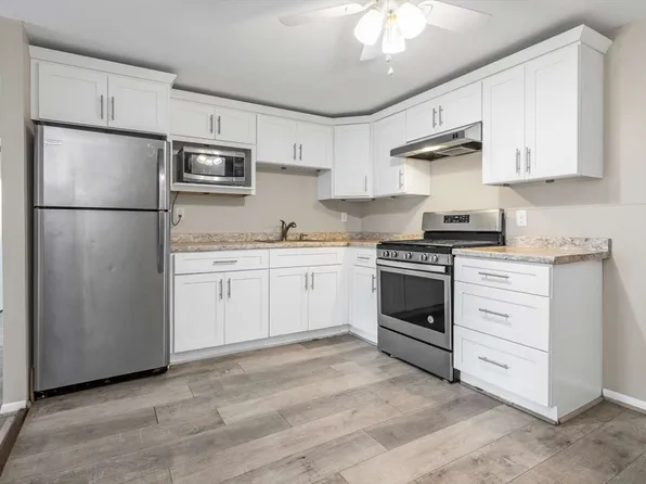 9 Cross St APT 7, North Chelmsford, MA 01863