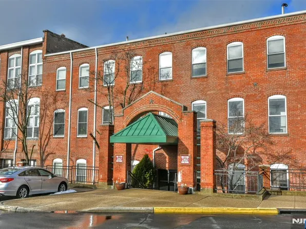 260 Main St APT 218, Little Falls, NJ 07424