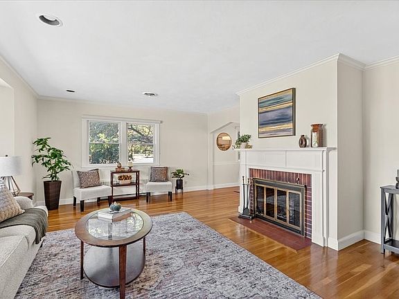 5th image of 24 Great Meadow Rd