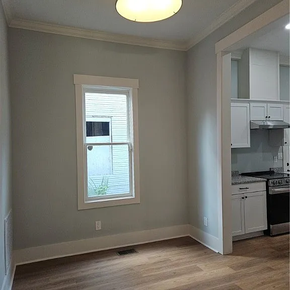 521 W 38th St — Photo 41