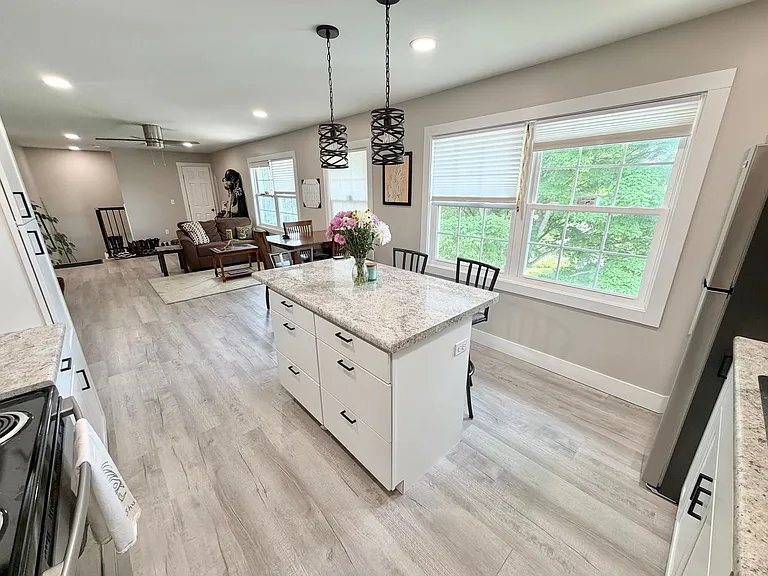 127 Station Rd — Photo 2