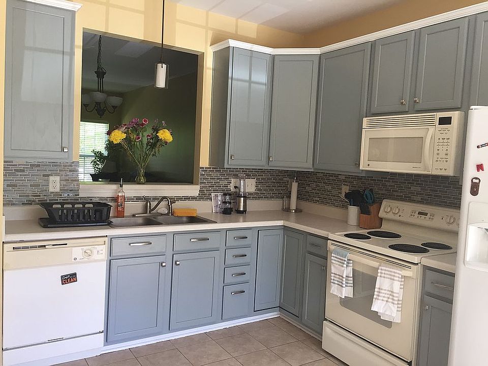 New back splash and paint 