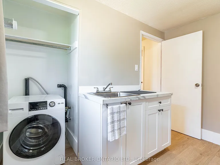 232 Cedarwoods Cres — Photo 18