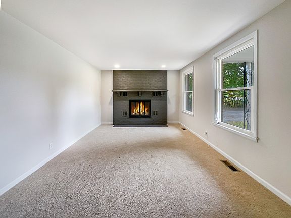 5th image of 104 Chestnut Dr