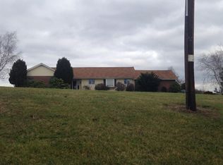 86 Schoolhouse Rd, Pittstown, NJ 08867