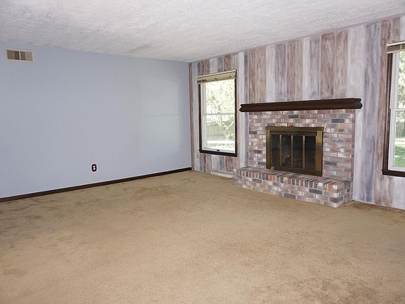 3rd image of 213 Westbrook Dr