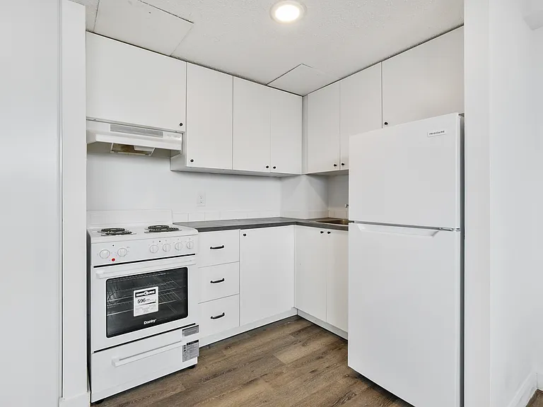 80 Florence St #706 — Photo 14