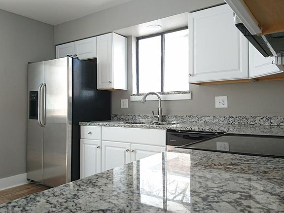 2nd image of 928 Newton St