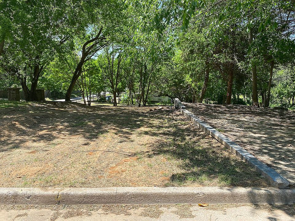 1st image of 800 N Franklin Ave W