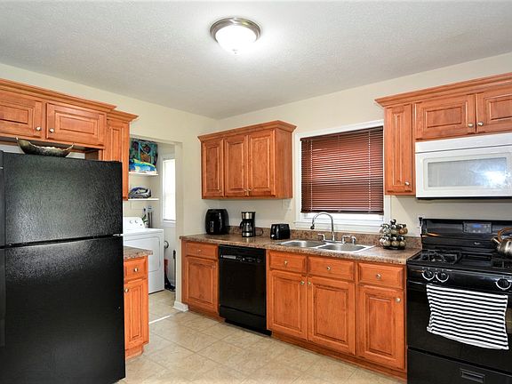 5th image of 3300 N 12th Ave