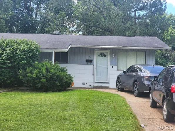 510 Dornoch Dr, Saint Louis, MO 63137