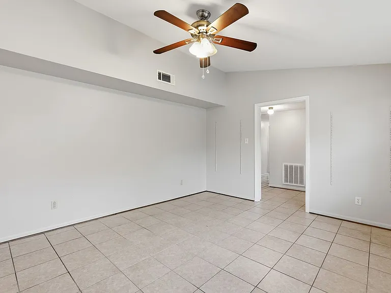 520 Windsor Rd — Photo 5