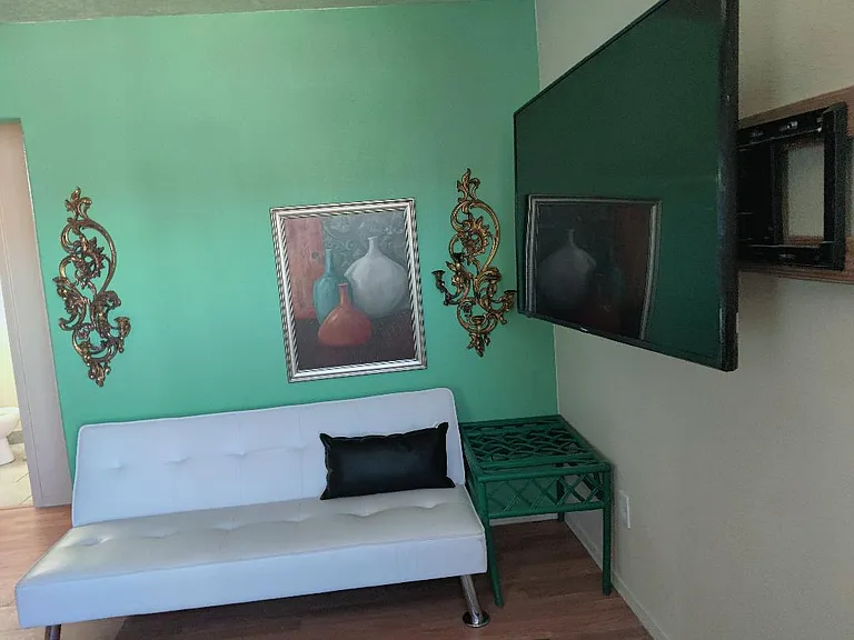811 Georgiana Dr #C — Photo 2