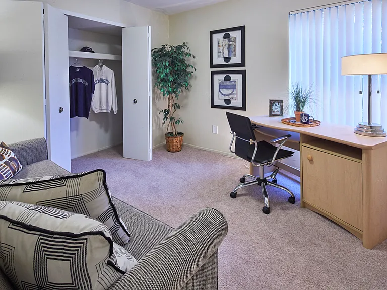 Kensington Manor Apartments — Photo 16