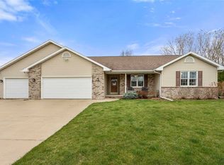 N9123 Christopher Ln, APPLETON, WI 54915