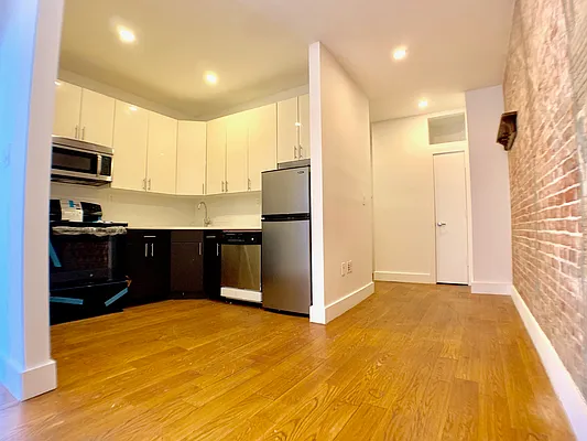 Rented by Bohemia Realty Group | media 13