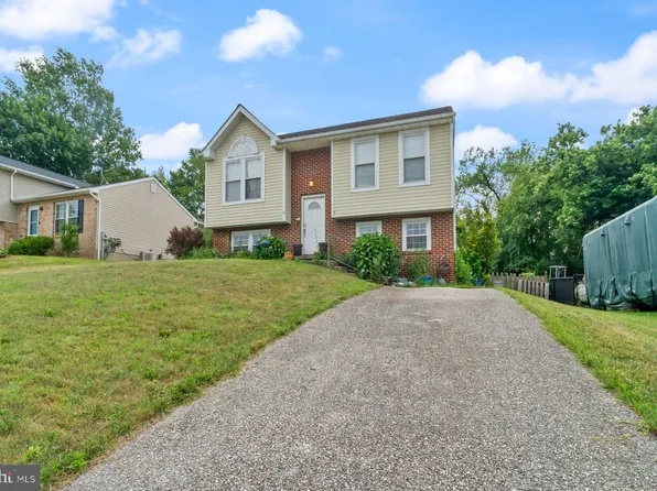 8 Reaverton Ave, Taneytown, MD 21787