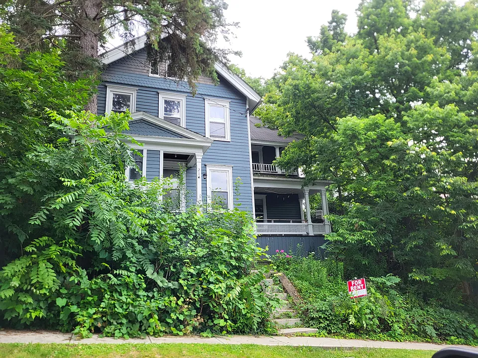 213 Pleasant St #1