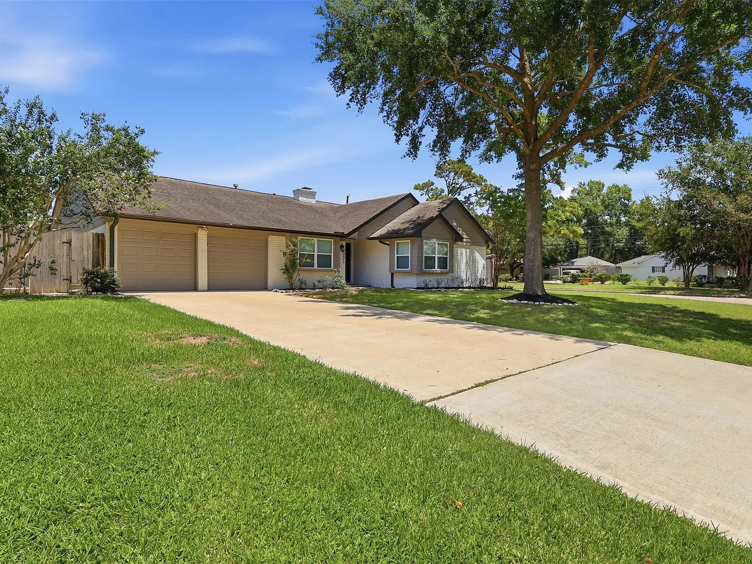 4 bed, 3.0 bath, 2627 sqft, $4,800 — Photo 2