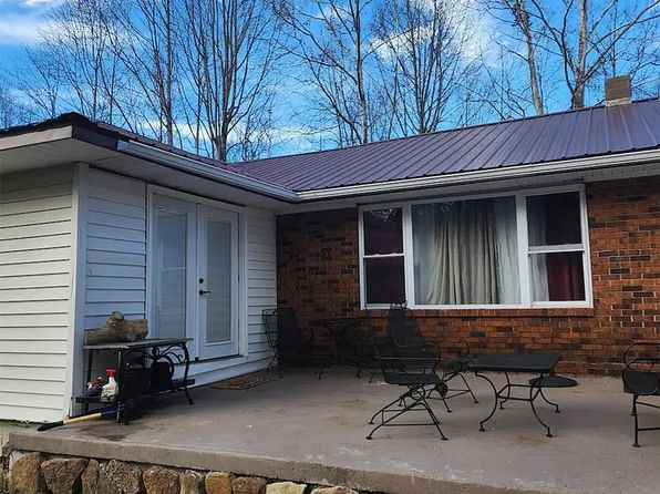 585 M L Thompson Dr, Rocky Gap, VA 24366