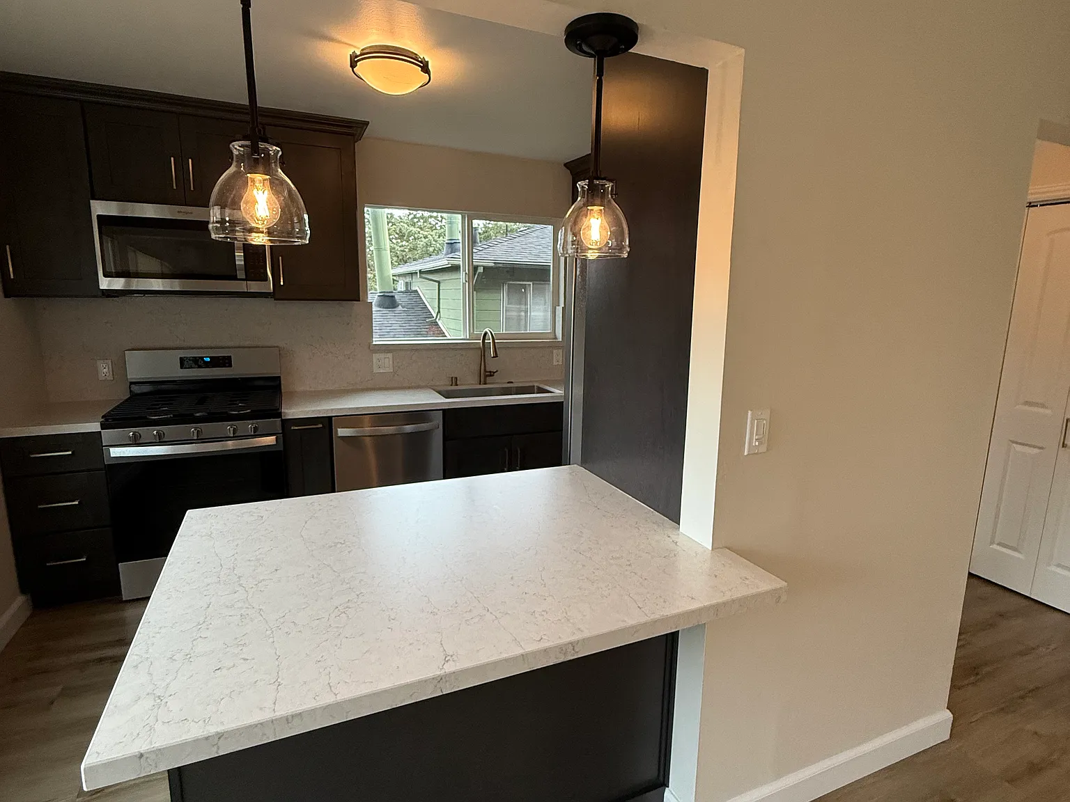 2 bed, 969 sqft, $3,500 — Photo 2