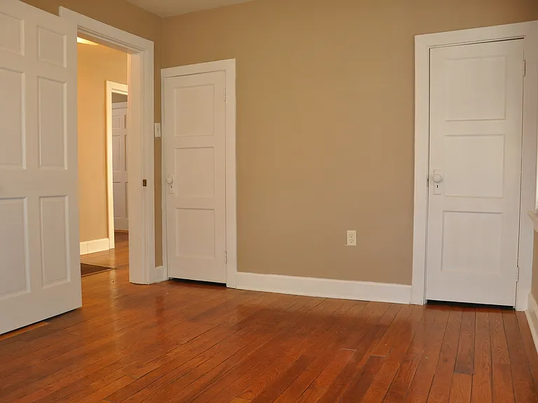 1079 Duncan Ave — Photo 3