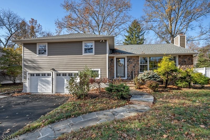 1st image of 22 Broadlawn Dr