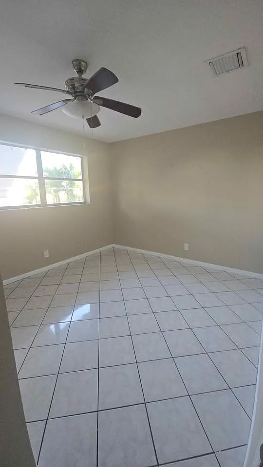 4061 NW 9th Ave — Photo 3