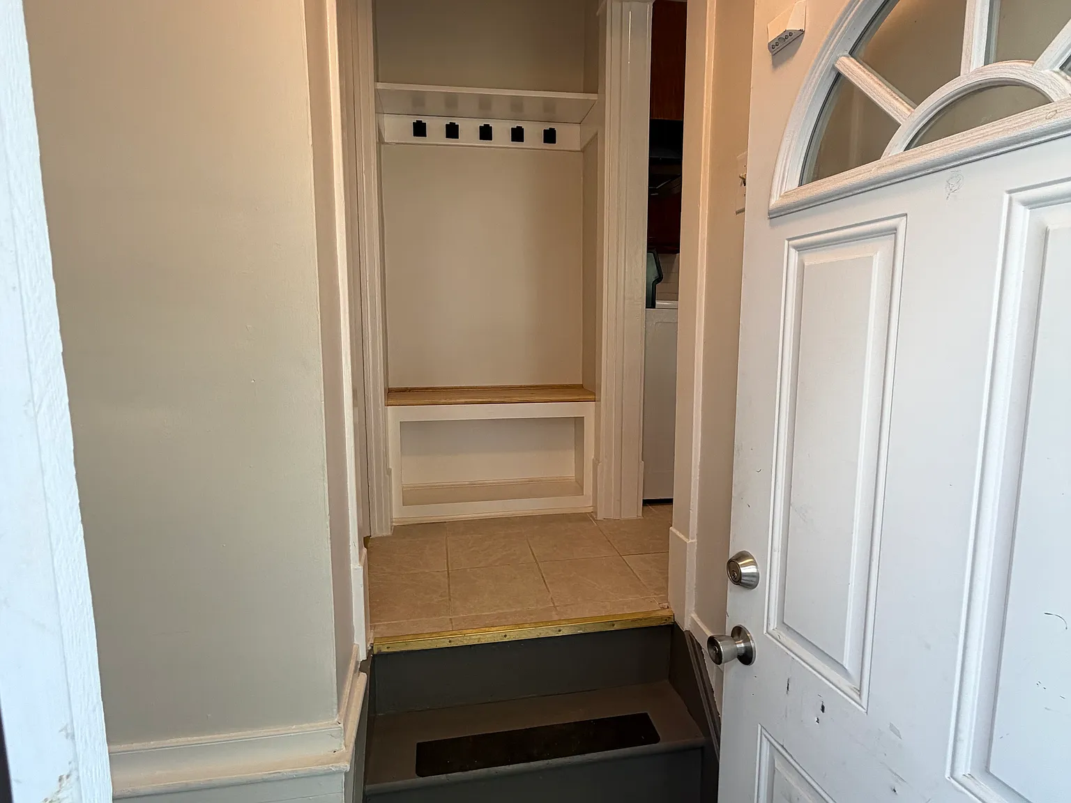 2 bed, 800 sqft, $1,800 — Photo 2