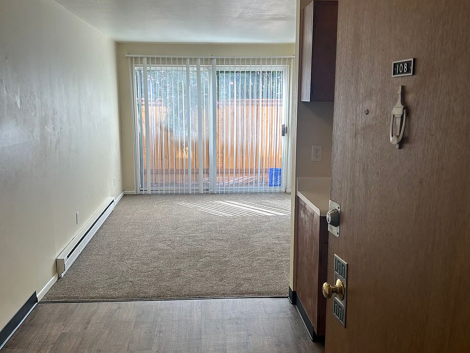 1st image of 5037 15th Ave NE #108