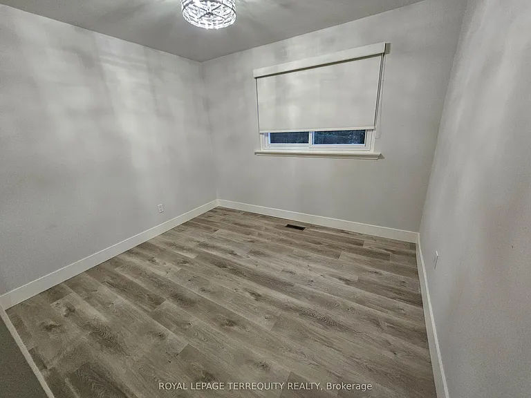 2067 Obeck Cres — Photo 22