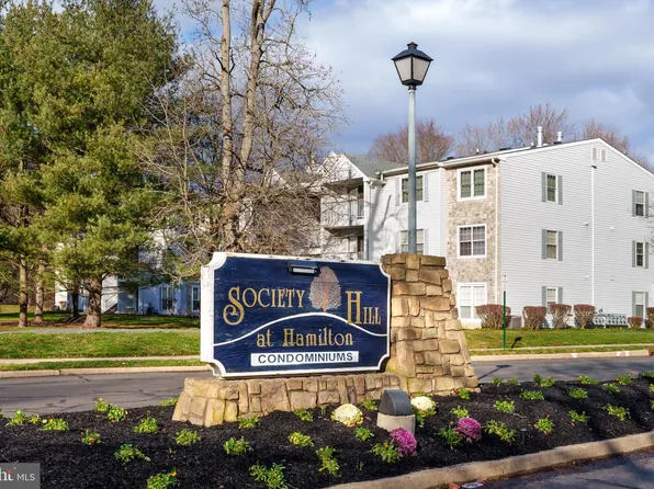 87 Versailles Ct, Hamilton, NJ 08619