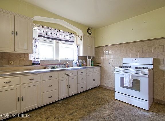5th image of 3633 S Lombard Ave