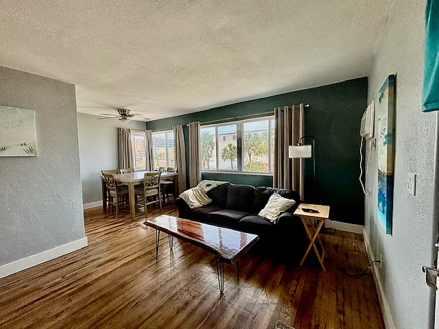 601 University Blvd — Photo 2