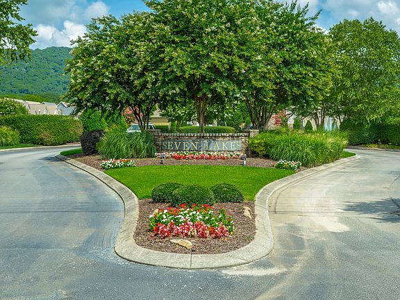 2nd image of 8605 Seven Lakes Dr