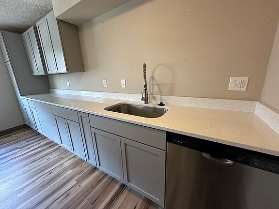 4th image of 950 Boston Way #8