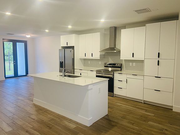 3rd image of 364 Bella Sol Way #1