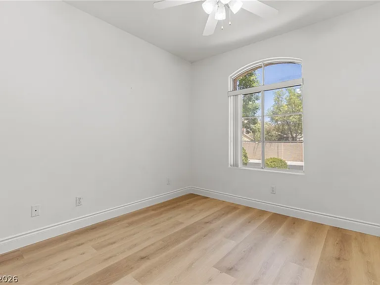 1701 Warrenville St — Photo 22