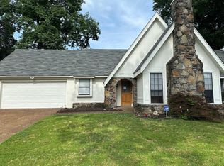 2350 E Lake Oaks Dr, Memphis, TN 38134