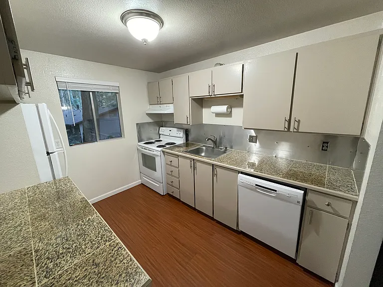 20905 NE 8th Pl — Photo 11