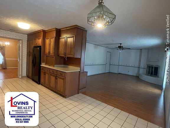 3rd image of 1406 Forest Hill Cir